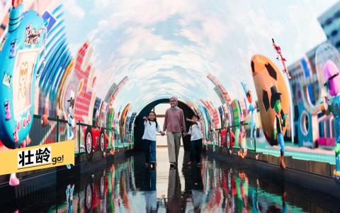 穿过国家博物馆一楼的影像隧道，勾起对童年玩具的美好回忆。（国家博物馆提供）