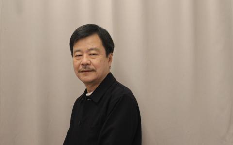 新加坡文化奖得主谢裕民将在2025年城市阅读节上，分享他创作的另类坚持。（受访者提供）