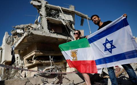 对以色列而言，摧毁周边的核武器威胁是国家安全的基石。1981年以色列摧毁伊拉克核反应堆，2007年又摧毁叙利亚核反应堆，现在必须摧毁伊朗核设施。（路透社）