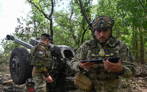 乌克兰政权不仅威胁到本国俄罗斯族的安全，也计划加入北约，威胁到俄罗斯国家的安全。按照西方的逻辑，俄罗斯先发制人打击乌克兰合法合理。（路透社）