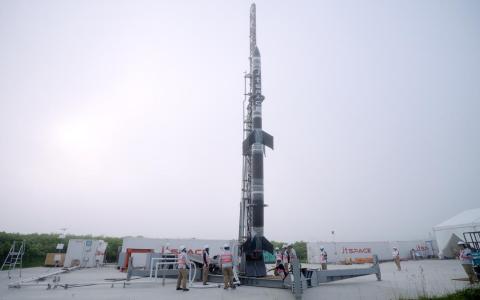 台湾晋陞太空集团在日本子公司jtSPACE原计划星期六早上从北海道大树町的宇宙港发射一枚全长12米、重1.4吨、采用混合燃料推进的“VP01”两节式火箭，但最终发射失败。（jtSPACE社交媒体X）