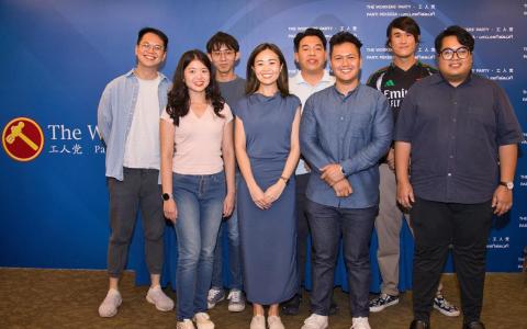 工人党青年团的执委团队扩大至12人，图中为其中八人。　（取自工人党脸书）