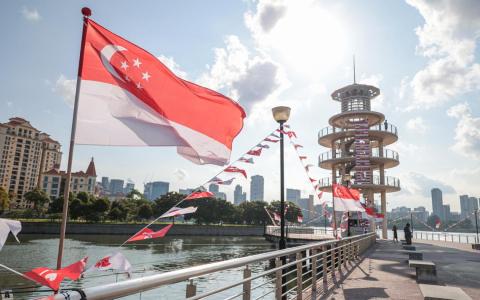 建国故事可歌可泣。8月9日独立前邦旗和邦歌，变成今天的国旗与国歌。 （李冠卫摄）