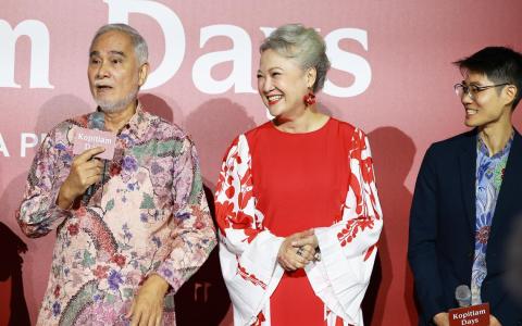 朱厚仁与洪慧芳现场大秀海南话功力，右为导演林骏先。（纪允贤摄）