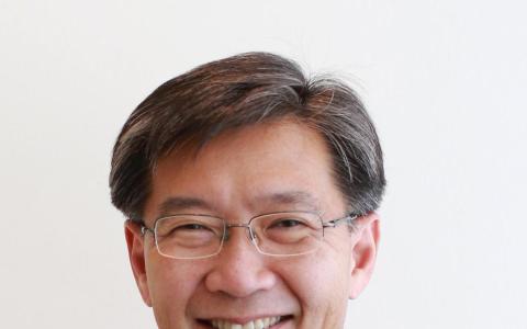 新加坡国立大学医学组织董事主席陈聪敏为新加坡海事经济、工业发展和医疗保健系统做出卓越贡献，第二次获颁功绩奖章。（国立大学医学组织提供）