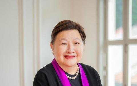 沈明媚今年荣获功绩奖章，表彰她在推动公益、教育与企业治理方面的卓越贡献。（新加坡赛马博彩管理局提供）