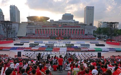 愿新加坡国泰民安，风调雨顺。新加坡，我爱你！（海峡时报）