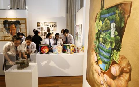 在庆祝建国60周年之际，许多文艺与艺术团体纷纷以建国人士为主题，举办多项艺术表演和展览活动。（档案照片）