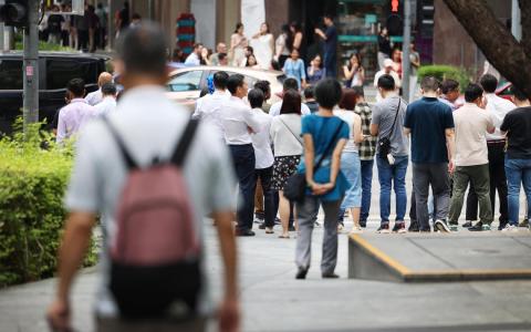 调查结果显示，2025年新加坡选民的政治态度较2020年更趋分化。（何家俊摄）