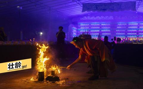 每敲碎一片瓷砖，就代表闯过两层地狱，一步步带领亡灵脱离束缚和罪孽。