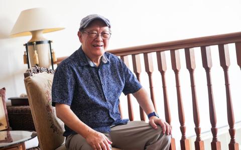 韩劳达平易近人的态度，让《艺述岛国》编导蔡人慧感到自在，毫无拘束感。（陈斌勤摄）