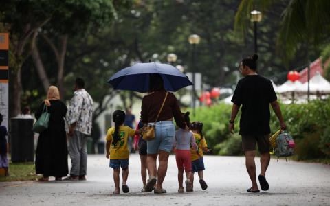 有三个或更多孩子的家庭可在星期三（9月10日），为2019年1月1日至2024年12月31日间出生的第三胎及之后的公民孩童，领取首笔1000元补助券。　（档案照片）