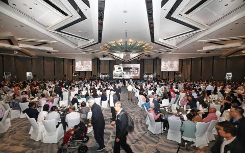 校园时光机与《谢师宴特辑》的制作，为谢师宴添加了人文色彩。（邝启聪摄）