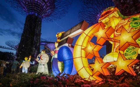 憨萌胐胐滨海栖明月 獬豸鱼狮花园耀中秋