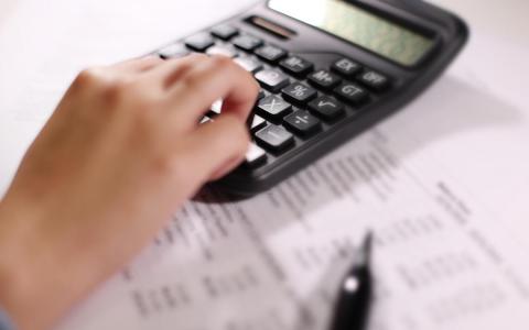 傅海燕：公用局扩大内部审计范围 加强管理标准操作流程