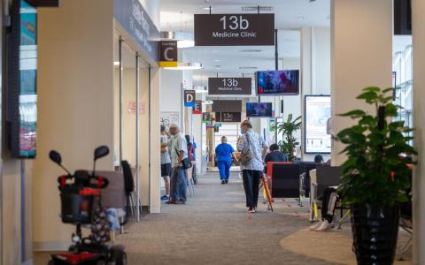 卫生部：保费不断涨理赔限制多 加强监管无助解决私人综合健保困局