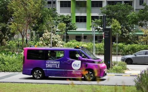 德士和私召车司机工作短期不受自驾车冲击 孙雪玲：当局将推培训助转型