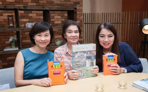 圣尼格拉女校前华文教师潘英华（中）和她的两个学生，苏惠兰（左）与陈淑姗。（李冠卫摄）