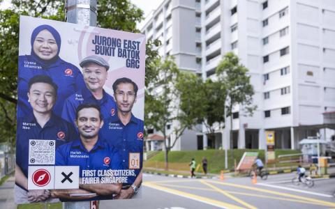 红点同心党的裕廊东—武吉巴督集选区竞选团队的海报，因违反规定被撤除。（档案照片）