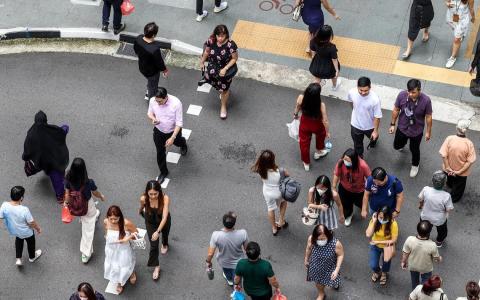 非居民人数推动 新加坡人口增至611万 老龄化加速