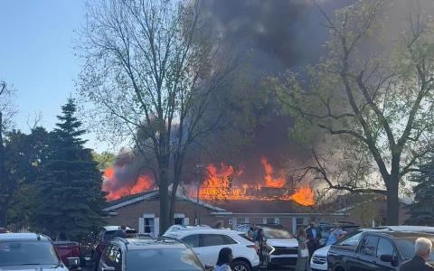 美密州男子闯入教堂开火至少四人死 与警方枪战遭击毙