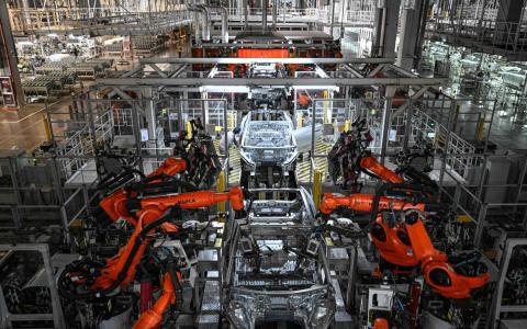 中国制造业PMI连续六个月陷萎缩