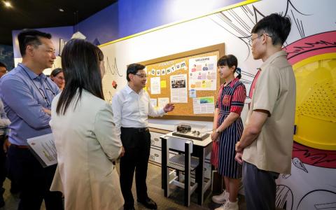王瑞杰为新加坡科学中心“量子学校”展览开幕