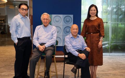 今年是中国银行新加坡分行成立的第89年，对于行长史炜（右一）来说，前副行长林润棠（左起）、新加坡城市规划大师刘太格和陈嘉庚的长孙陈立人都是她的良师益友，对银行的发展有重要意义。（萧紫薇摄）