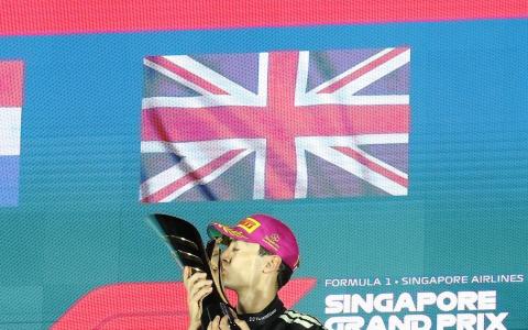 马赛地车手拉塞尔狮城首夺冠 F1新加坡大奖赛落幕