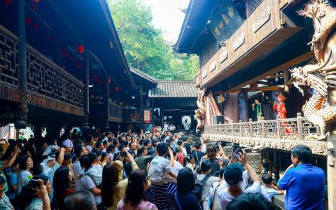 中国黄金周过半  零售餐饮消费同比上涨