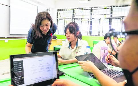 国际调查：教师采用人工智能教学比率 新加坡全球第二高