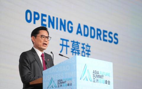 华侨银行副总裁陈德隆指出，亚洲另一增长路径来自能源转型与人工智能、数码化发展，并强调“绿色”与“数码”正日益融合。（谢智扬摄）