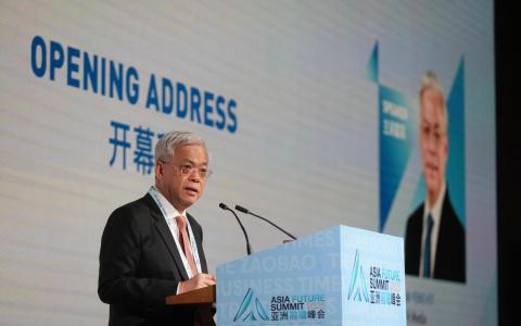 新报业媒体总裁陈英杰在“亚洲前瞻峰会”致欢迎辞时指出，本次峰会的目的是为与会者提供一个平台，以界定新策略所需的战略、联盟和行动。（谢智扬摄）