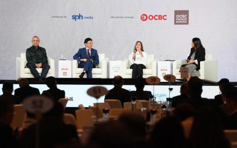 美中新三位国际问题专家周四在亚洲前瞻峰会分享各自对中美贸易谈判和双边关系的看法。左起是淡马锡国际政策与治理总裁米尔普里、上海复旦大学国际问题研究院院长兼美国研究中心主任吴心伯、亚洲协会政策研究所资深副所长卡特勒，右一为主持对话的《联合早报》国际新闻主任黄慧敏。（梁麒麟摄）