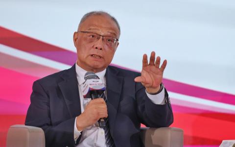 南京大学国际关系学院院长朱锋教授星期五（10月10日）在新中论坛2025年上指出，美国内政外交革命和中国崛起推进国际秩序大变革。（唐家鸿摄）