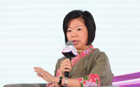 我国外交部兼内政部高级政务部长沈颖星期五（10月10日）在新中论坛“华人文化之间的对话”主题讨论中发言。（唐家鸿摄）