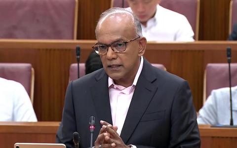 国家安全统筹部长兼内政部长尚穆根发表部长声明后，多位议员对此提问。（gov.sg视频截图）