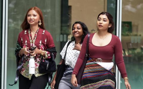 涉嫌在总统府附近组织游行被控 三女子受审后获判无罪