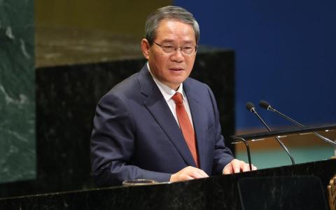 中国国务院总理李强星期六起对我国进行两天正式访问。图为李强上月在纽约联合国总部出席第80届联合国大会一般性辩论并发表讲话。（法新社）