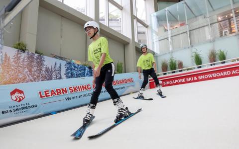 云锦中学学生赴瑞士 新加坡滑雪学院助圆雪地梦