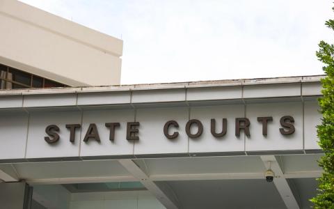 涉逃税逾37万元及提供虚假文件 女商人被控上庭