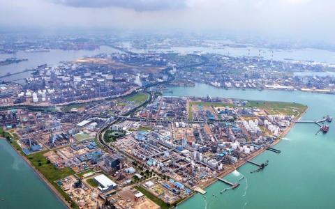 裕廊岛加速绿色转型 逾三成未开发土地用于低碳项目