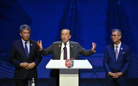 安华高光时刻 展现平衡外交与亚细安主导力