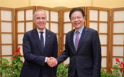 加拿大总理卡尼首次访新 与黄循财总理会晤 