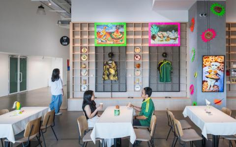 墨西哥艺术团体RRD在新加坡美术馆咖啡馆，打造装置“美食地理：从墨西哥到新加坡的故事”。（新加坡美术馆提供）