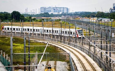 工程稳步推进 新柔地铁系统首列列车完成场外系统整合测试