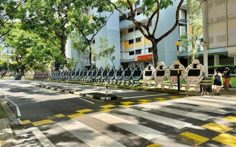 白桥路边摆70电子花圈碍人视线 市镇会移除多余花圈开罚单