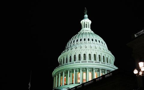 美政府停摆达40天 参议院推动临时拨款法案以结束危机