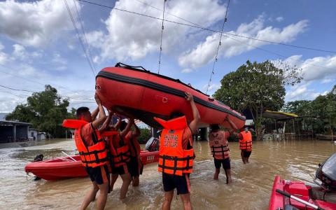 台风“凤凰”离开菲律宾 约106万人仍流离失所