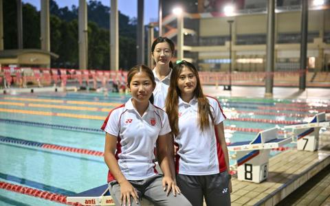 三位首次参赛的年轻运动员（左起）陈盈彤、罗钰琴和林佳蒽接受本报采访，谈到自己在新环境中迅速适应、如何抓住机会和转项中突破自我。（海峡时报）